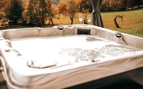 Zachód Beskidu domek z Jacuzzi na wyłączność